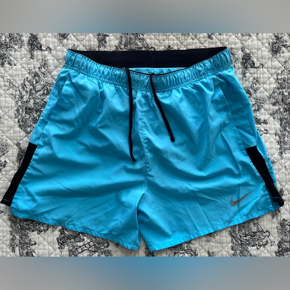 Nike Men’s Dri-FIT Stride 5” Running Shorts; Size Medium